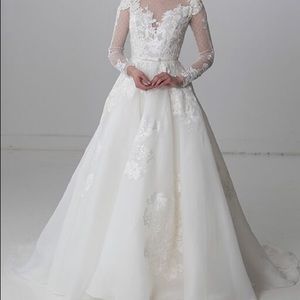 OFFERS ACCEPTED: Alyne by Rivini Mesmerizing Wedding Dress